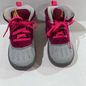 Nike Woodside toddler boots size 8